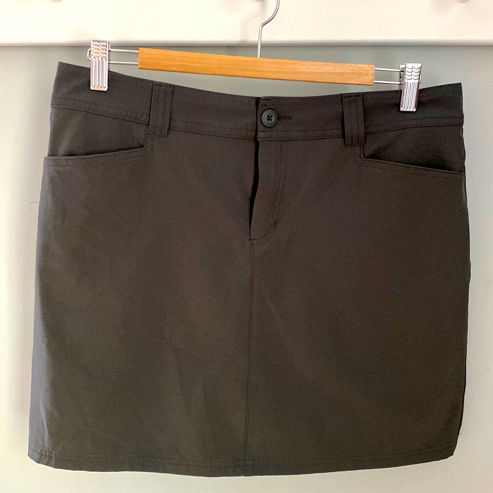 Eddie Bauer skort. Size 8